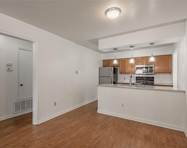 2402 Sycamore Avenue - Photo Thumbnail 7