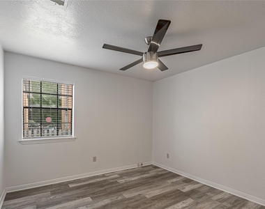 2402 Sycamore Avenue - Photo Thumbnail 13