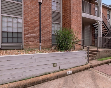 2402 Sycamore Avenue - Photo Thumbnail 2