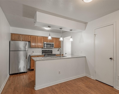 2402 Sycamore Avenue - Photo Thumbnail 8