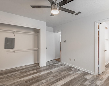2402 Sycamore Avenue - Photo Thumbnail 15