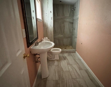 709 Matthews Street - Photo Thumbnail 10
