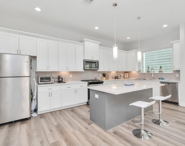 3360 Pinemont Drive - Photo Thumbnail 9