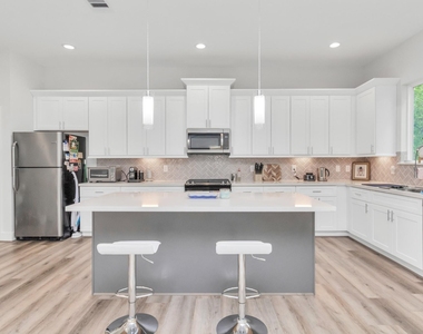 3360 Pinemont Drive - Photo Thumbnail 6