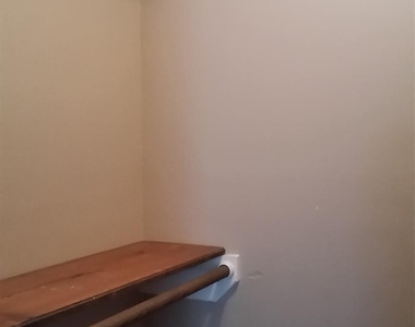 1715 Hazelwood Street - Photo Thumbnail 9