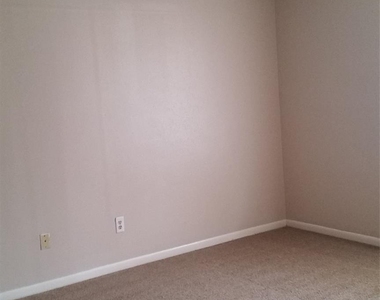 1715 Hazelwood Street - Photo Thumbnail 8