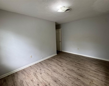 5122 Windemere Street - Photo Thumbnail 6