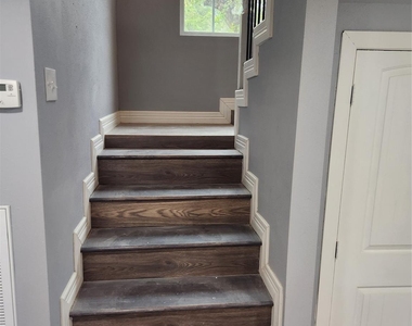 1311 Carlisle Street - Photo Thumbnail 3