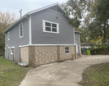 1311 Carlisle Street - Photo Thumbnail 2
