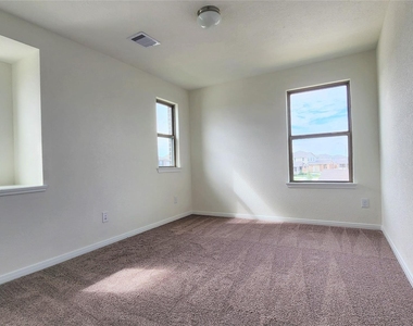1235 Bryman Drive - Photo Thumbnail 12
