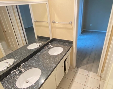 4714 N Cashel Circle - Photo Thumbnail 7
