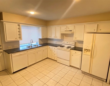 4714 N Cashel Circle - Photo Thumbnail 5