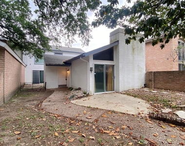4714 N Cashel Circle - Photo Thumbnail 1