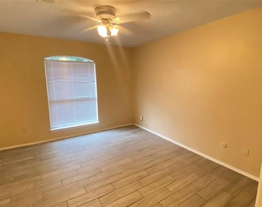 4714 N Cashel Circle - Photo Thumbnail 14