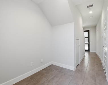 3024 Charline Avenue - Photo Thumbnail 6