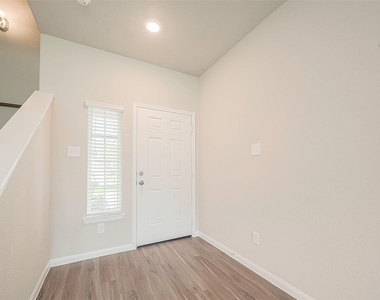 2335 Tavo Trail Drive - Photo Thumbnail 6