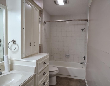 2823 Whitman Drive - Photo Thumbnail 21