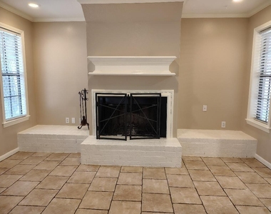 2823 Whitman Drive - Photo Thumbnail 6