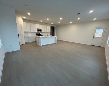 6706 Violet Clover Ave - Photo Thumbnail 4