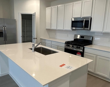6706 Violet Clover Ave - Photo Thumbnail 5