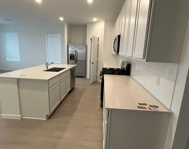 6706 Violet Clover Ave - Photo Thumbnail 6