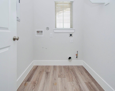 14910 Mossycup Spur Way - Photo Thumbnail 5