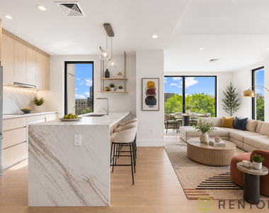 960 Franklin Avenue - Photo Thumbnail 2