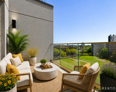 960 Franklin Avenue - Photo Thumbnail 1