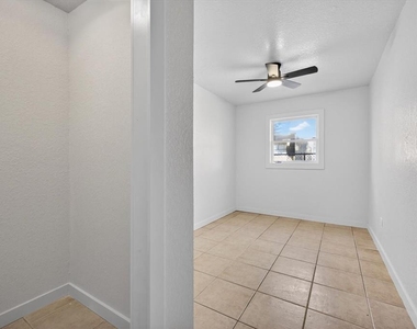 773 W Harbor Drive S - Photo Thumbnail 15