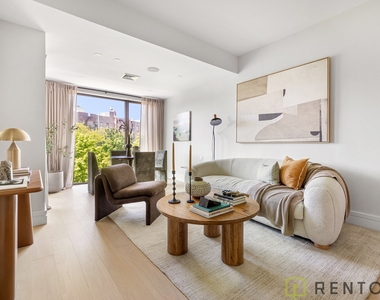 960 Franklin Avenue - Photo Thumbnail 2