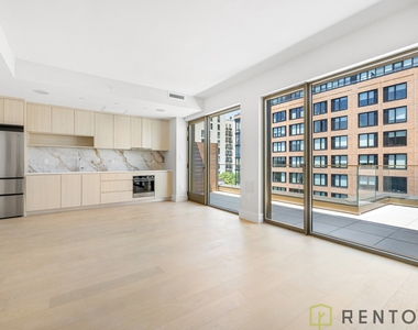 960 Franklin Avenue - Photo Thumbnail 2