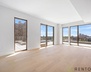 960 Franklin Avenue - Photo Thumbnail 3