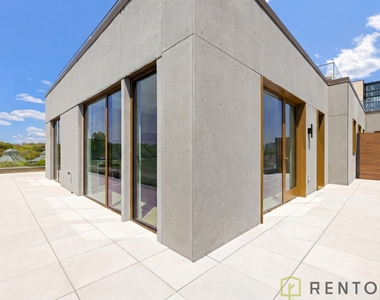 960 Franklin Avenue - Photo Thumbnail 5