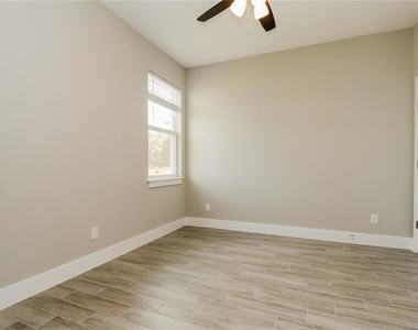 260 Gladiola Court - Photo Thumbnail 10