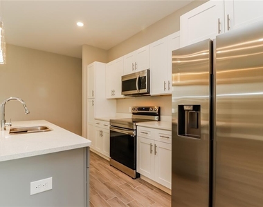 260 Gladiola Court - Photo Thumbnail 5