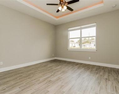 260 Gladiola Court - Photo Thumbnail 12