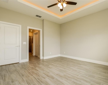 260 Gladiola Court - Photo Thumbnail 13