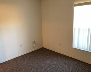 347 Americana Boulevard Ne - Photo Thumbnail 4