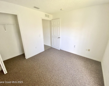 347 Americana Boulevard Ne - Photo Thumbnail 7