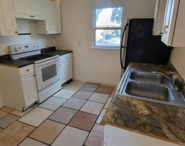 912 Engman Street - Photo Thumbnail 3