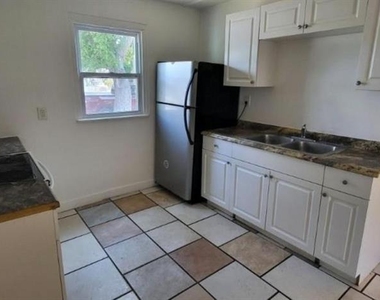 912 Engman Street - Photo Thumbnail 4