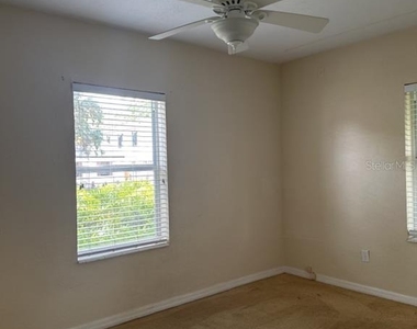 815 W Plymouth Street - Photo Thumbnail 12