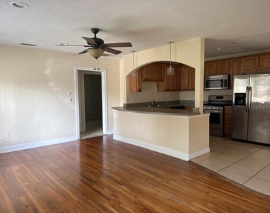 815 W Plymouth Street - Photo Thumbnail 2