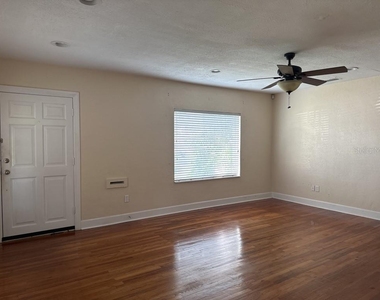 815 W Plymouth Street - Photo Thumbnail 10