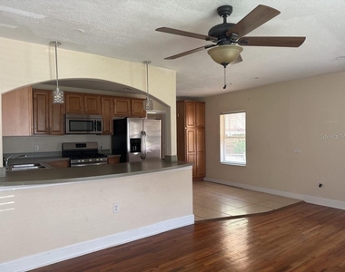 815 W Plymouth Street - Photo Thumbnail 5