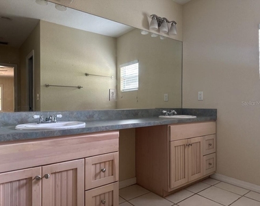 815 W Plymouth Street - Photo Thumbnail 17