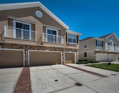 617 52nd Avenue N - Photo Thumbnail 2