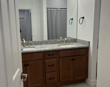 1800 Noel Place - Photo Thumbnail 20