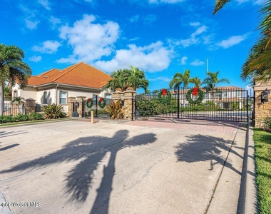 1800 Noel Place - Photo Thumbnail 23