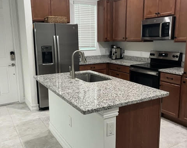 1800 Noel Place - Photo Thumbnail 2